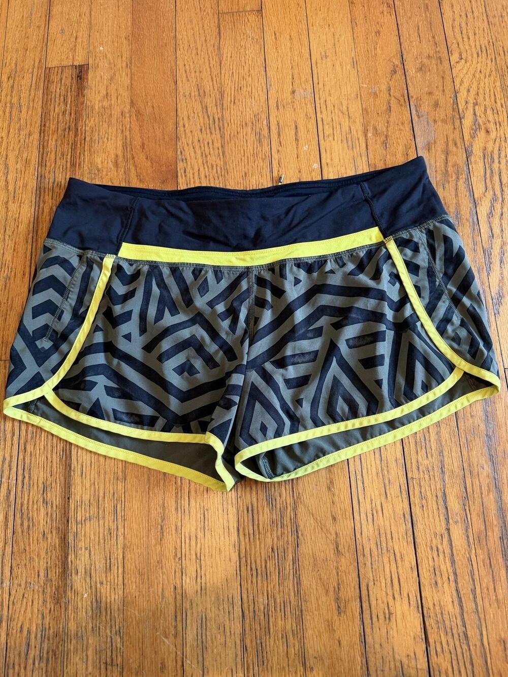 Lululemon Lined Running Shorts Womens 10 Grn Geometric 2.5